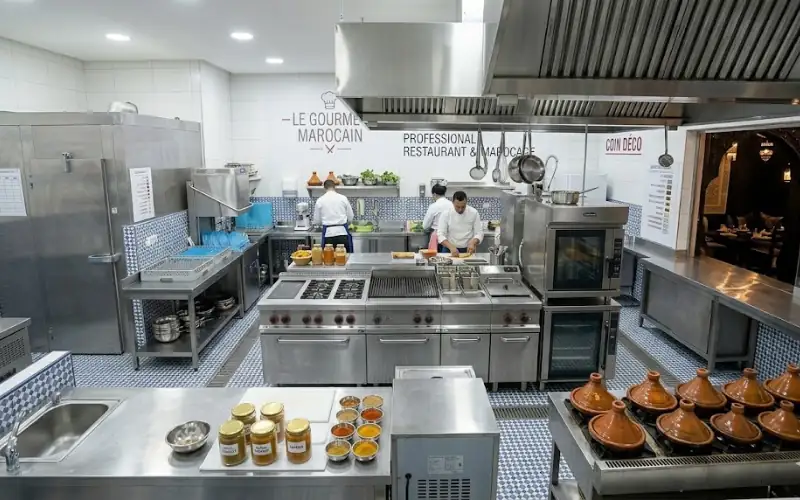 Cuisine professionnelle complète et équipée pour restaurant à Fès Maroc