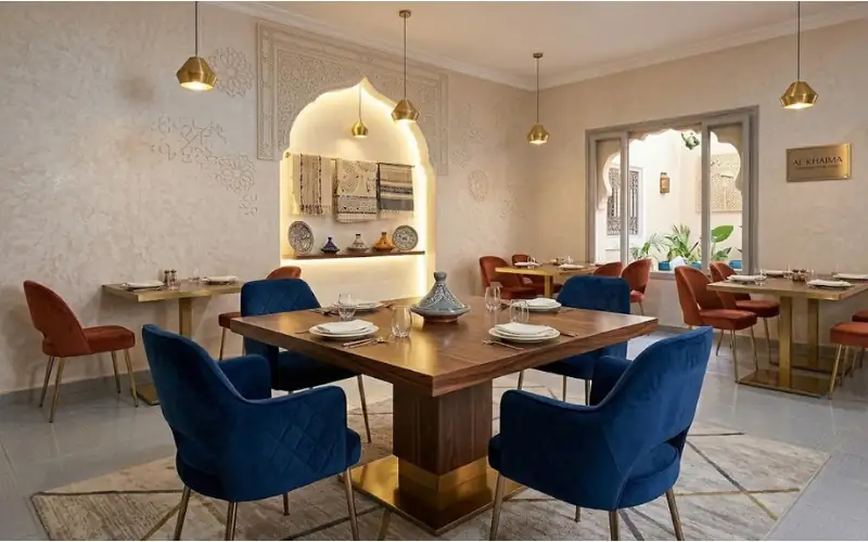 Tables et chaises professionnelles pour salle de restaurant à Fès Maroc